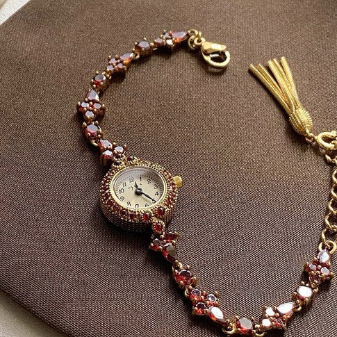 Vintage Square Watch For Women A Dainty Mini Square Design With A Wheat-sheaf Motif